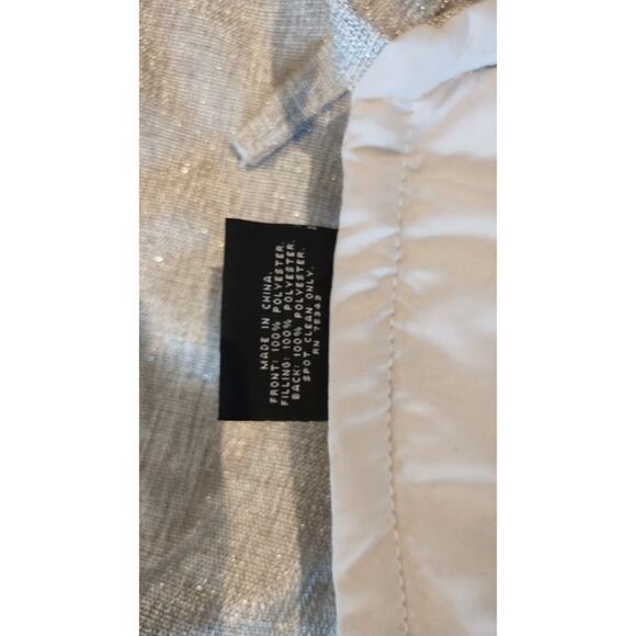 Christmas tree skirt decorated with flowers and snowflakes Gray/white color - Picture 7 of 10